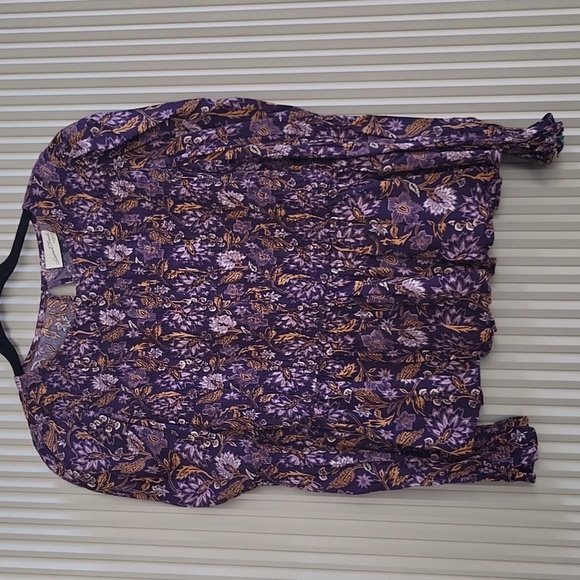 Universal Threads - Picture 1 of 1